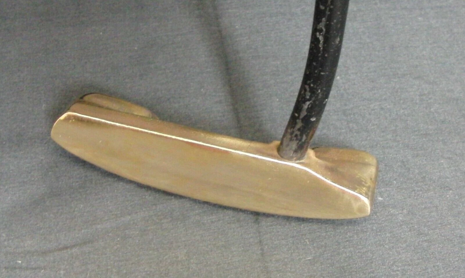 Japanese HONMA CB8001 Putter 88cm Length Graphite Shaft Iguana Golf Grip 5 Japanese HONMA CB8001 Putter 88cm Length Graphite Shaft Iguana Golf Grip - Image 3